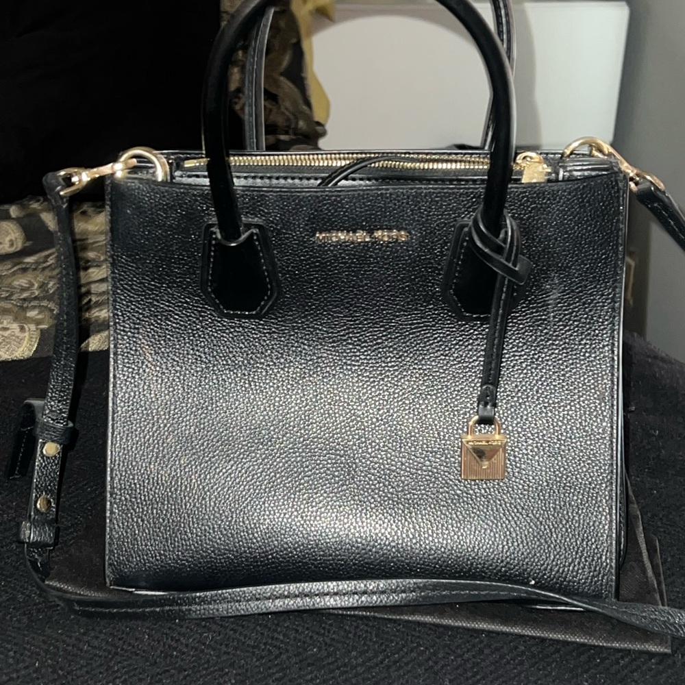 Michael Kors
Mercer leather bag